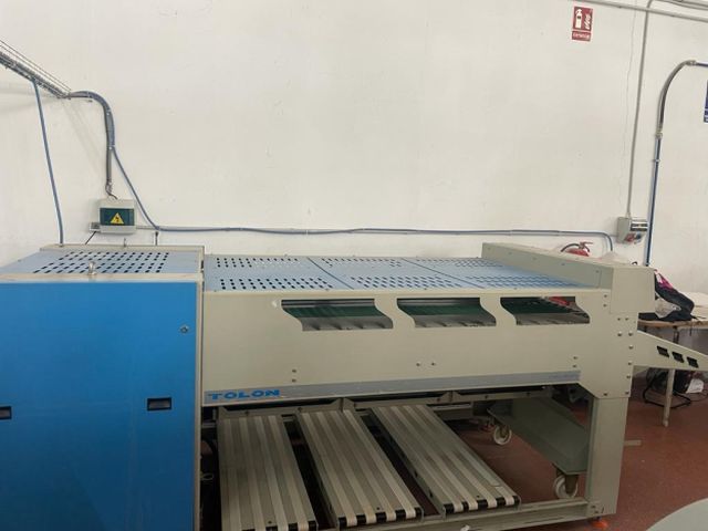 TOLON FOLDING MACHINE WITH 3 STACKERS 
